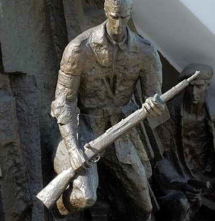 Jak uniknąć pękania rzeźby drewnianej – trwała ochrona i konserwacja