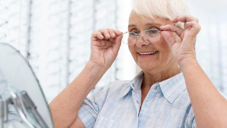 Jakimi metodami leczona jest zaćma i jakie daje objawy